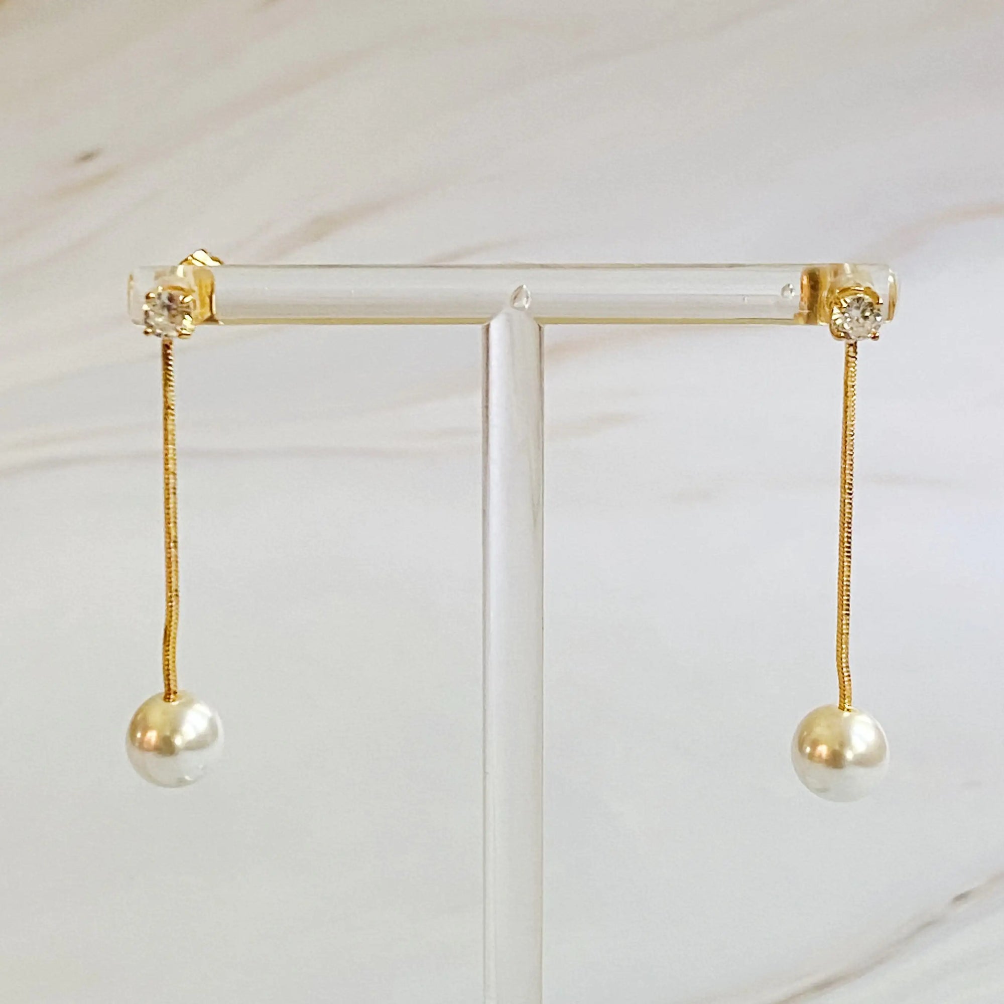 Dangling Pearl Earring