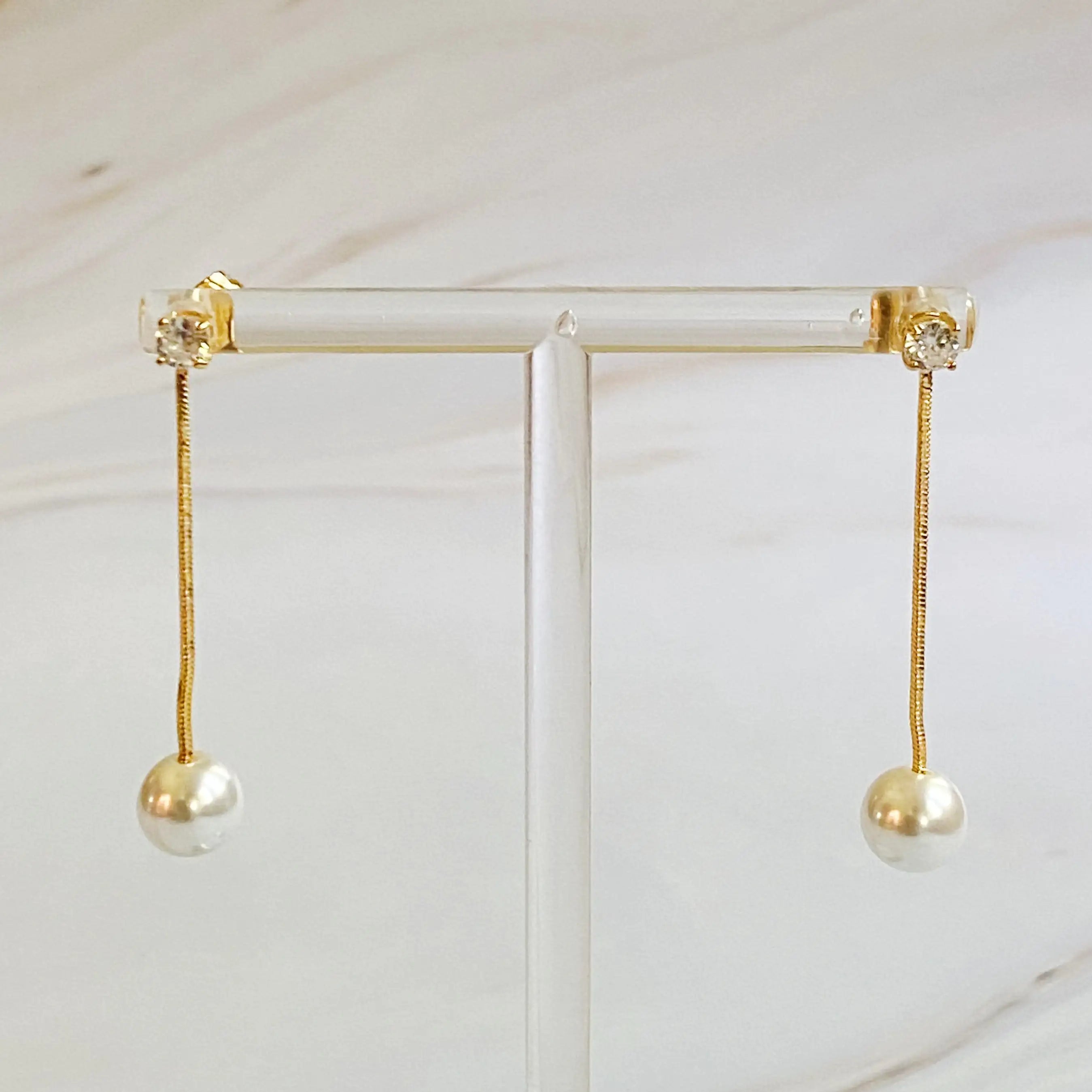 Dangling Pearl Earring